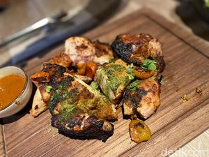 Ayam Biromaru Khas Palu yang Autentik Ada di Restoran Ini