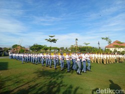 Jadi Inspektur Upacara, Anita Tanjung Ingatkan Siswa CT ARSA Melek Teknologi