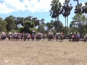 Unik! Upacara Bendera HUT RI di Rote Ndao, Warga Berkuda Unik! Upacara Bendera HUT RI di Rote Ndao, Warga Berkuda