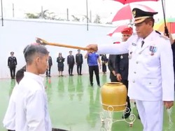 10 Warga Binaan LP Tanjungbalai yang Dapat Remisi Bebas Disiram Air Mawar