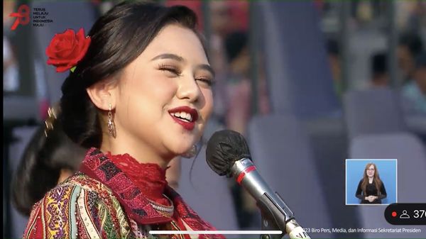 Aksi Ziva Magnolya Bawakan Zamrud Khatulistiwa di Istana