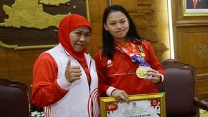 Momen Atlet ASEAN Paragames Jawa Timur Terima Penghargaan