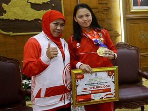 Momen Atlet ASEAN Paragames Jawa Timur Terima Penghargaan Momen Atlet ASEAN Paragames Jawa Timur Terima Penghargaan