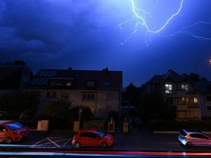 Banjir Kacaukan Jadwal Penerbangan di Bandara Frankfurt Jerman Banjir Kacaukan Jadwal Penerbangan di Bandara Frankfurt Jerman