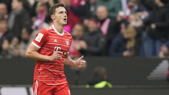 Bayerns Benjamin Pavard celebrates after scoring his sides opening goal during the German Bundesliga soccer match between Bayern Munich and 1899 Hoffenheim, at the Allianz Arena stadium in Munich, Germany, Saturday, April 15, 2023. (AP Photo/Matthias Schrader)