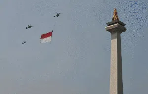 Bingkai Sepekan: Pengibaran Sang Saka Merah Putih Terbesar-Terunik