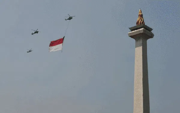 Bingkai Sepekan: Pengibaran Sang Saka Merah Putih Terbesar-Terunik