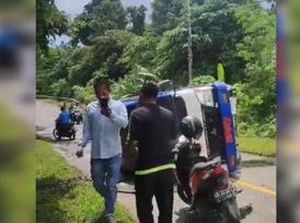 Bus Rombongan Paskibra Mentawai Sumbar Terbalik Bus Rombongan Paskibra Mentawai Sumbar Terbalik