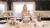 Serba Pink! Paris Hilton Luncurkan Seri Alat Masak Pilihannya