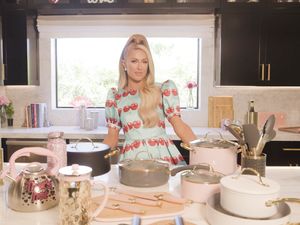 Serba Pink! Paris Hilton Luncurkan Seri Alat Masak Pilihannya Serba Pink! Paris Hilton Luncurkan Seri Alat Masak Pilihannya