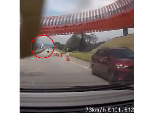 Ngeri! Ini Penampakan Private Jet yang Jatuh di Jalanan Malaysia