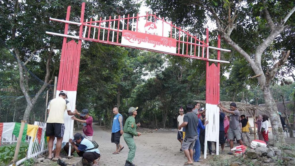 Grab-OVO Gelar Aksi Gotong Royong Rayakan HUT RI Grab-OVO Gelar Aksi Gotong Royong Rayakan HUT RI