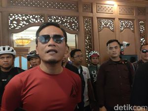 Naik Sepeda dari Jogja, Gus Miftah Undang Gibran Hadiri HUT Ponpes Ora Aji