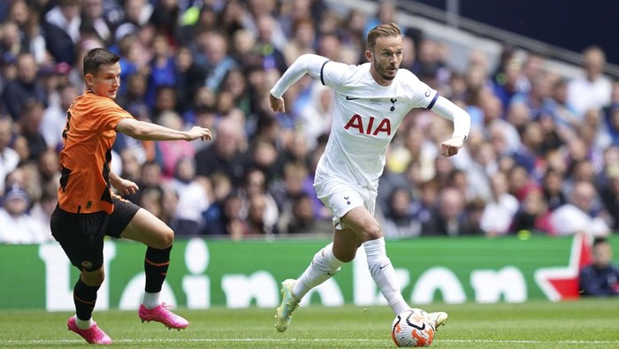 Tottenham Hotspurs James Maddison during the pre-season friendly soccer match between Tottenham and Shakhtar Donetsk, at the Tottenham Hotspur Stadium, London Sunday August 6, 2023. (Yui Mok/PA via AP)