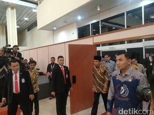 Jokowi hingga Mahfud Md Hadiri Peringatan Hari Konstitusi Jokowi hingga Mahfud Md Hadiri Peringatan Hari Konstitusi