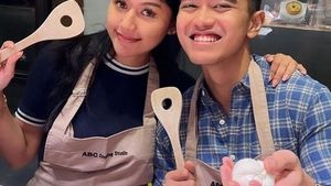 Kompaknya Kaesang Pangarep dan Erina Gudono saat Memasak