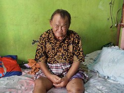 Mari Bantu Kakek Tojadi Penjual Gorengan Agar Dapat Kaki Palsu