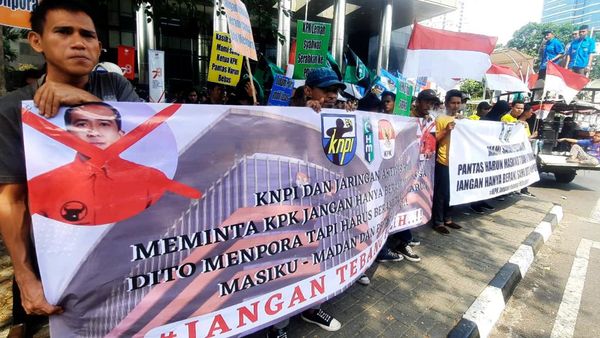 KNPI-Aktivis HMI Demo KPK
