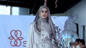 10 Koleksi Busana Shi by Shireen Sungkar, Feminin Serba Pastel