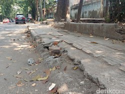 Keluh Kesah Pejalan Kaki Saat Melintas di Trotoar Jalan Sancang Bandung