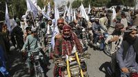 Konvoi Pasukan Taliban Rayakan 2 Tahun Berkuasa di Afghanistan