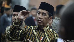 Momen Jokowi Hadiri Peringatan Hari Konstitusi di MPR