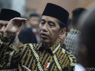 Momen Jokowi Hadiri Peringatan Hari Konstitusi di MPR