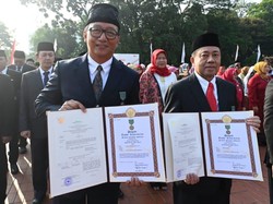 Dua Perwira Terbaik Pertamina Raih Satyalancana Wira Karya dari Jokowi