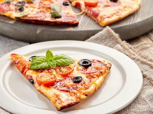 Makan Pizza Bisa Sembuhkan Rematik? Ini Kata Ahli