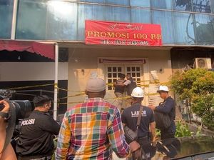 Puslabfor Polri Olah TKP Kebakaran Hotel yang Tewaskan 3 Orang di Jaksel Puslabfor Polri Olah TKP Kebakaran Hotel yang Tewaskan 3 Orang di Jaksel