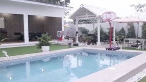 9 Foto Rumah Baru Umi Pipik, Ada Tempat Panahan di Tepi Kolam Renang