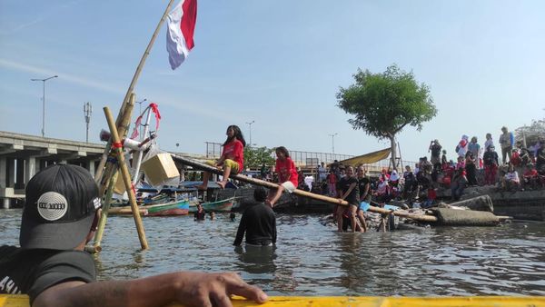 Suka Cita Anak-anak Pesisir Jakarta Rayakan HUT RI