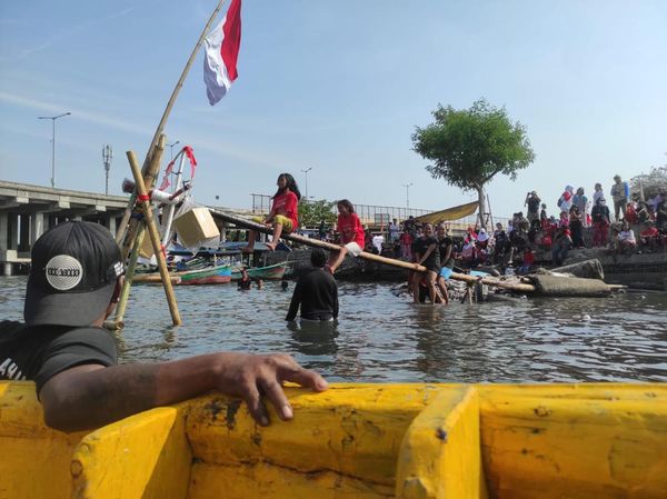 Suka Cita Anak-anak Pesisir Jakarta Rayakan HUT RI