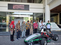 Tim Anargya ITS Incar Juara Umum Kompetisi Mobil Balap Listrik di Jepang