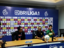 Strategi Jitu Uston Nawawi Saat Persebaya Tahan Gempuran PSM Makassar