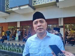 Pejabat BUMD Surabaya Nyaleg, Walkot Eri: Kalau Nggak Mundur Yo Diundurno!