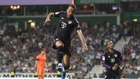 Striker Bayern Munich Harry Kane langsung tokcer pada laga Bundesliga perdananya. Kane menyumbang satu gol dan satu assist dalam kemenangan atas Werder Bremen. 