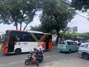 Aksi Bahaya Motor Lawan Arah di Tebet yang Tak Kunjung Berakhir Aksi Bahaya Motor Lawan Arah di Tebet yang Tak Kunjung Berakhir