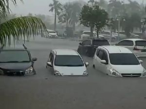 Penampakan Parkiran Pelabuhan Sekupang Banjir, Mobil-mobil Terendam Penampakan Parkiran Pelabuhan Sekupang Banjir, Mobil-mobil Terendam