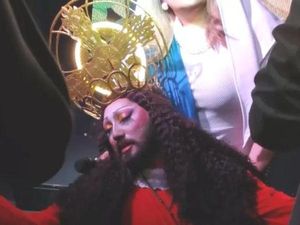 Drag Queen Filipina Digugat karena Berpenampilan Seperti Yesus