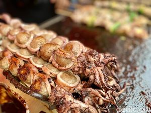 Wow! 5 Tempat Ini Punya Sate Kulit hingga Cumi 30 Cm