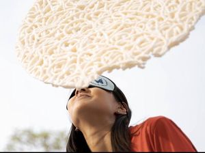 Cantiknya Aurelie Moeremans Saat Lomba Makan Kerupuk dan Santai di Kafe Cantiknya Aurelie Moeremans Saat Lomba Makan Kerupuk dan Santai di Kafe