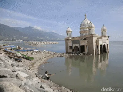 Menyusuri Jejak Bencana Tsunami dan Likuifaksi Palu
