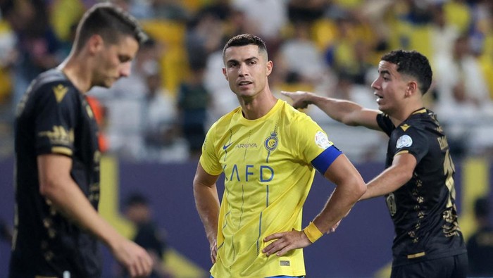 Soccer Football - Saudi Pro League - Al Nassr v Al Taawoun - Al-Awwal Park, Riyadh, Saudi Arabia - August 18, 2023 Al Nassrs Cristiano Ronaldo during the match REUTERS/Ahmed Yosri