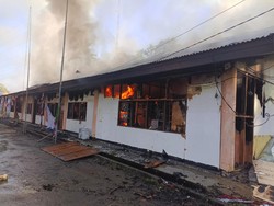Kantor Distrik Fakfak Tengah Dibakar Orang Tak Dikenal, Polisi Selidiki