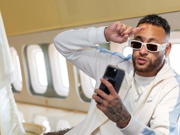 Soccer Football - Neymar leaves Paris on his way to Riyadh after signing for Al Hilal - Paris, France - August 18, 2023
Al Hilal's Neymar before departing for Saudi Arabia
Al Hilal Media Office/Handout via REUTERS

ATTENTION EDITORS - THIS IMAGE HAS BEEN SUPPLIED BY A THIRD PARTY. NO RESALES. NO ARCHIVES