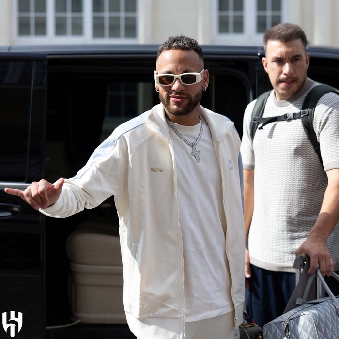 Gaya Neymar di Jet Pribadi saat Terbang ke Riyadh Soccer Football - Neymar leaves Paris on his way to Riyadh after signing for Al Hilal - Paris, France - August 18, 2023
Al Hilal's Neymar before departing for Saudi Arabia
Al Hilal Media Office/Handout via REUTERS
ATTENTION EDITORS - THIS IMAGE HAS BEEN SUPPLIED BY A THIRD PARTY. NO RESALES. NO ARCHIVES