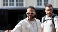 Kedatangan Neymar disambut meriah pendukung Al Hilal.  