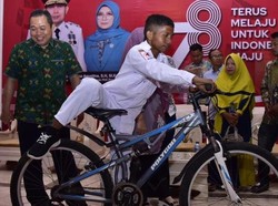 Siswa Gorontalo Panjat Tiang Bendera Saat Upacara HUT ke-78 RI Dapat Sepeda