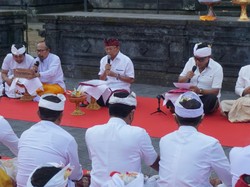 Haluan Pembangunan Bali Masa Depan Dipasupati di Pura Besakih